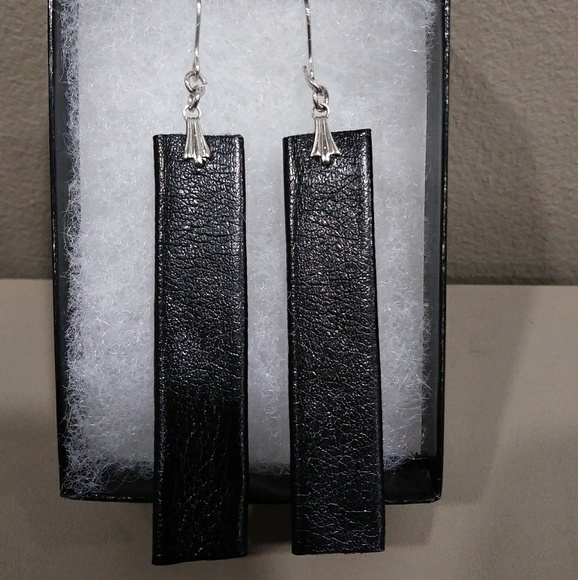 Earrings - Picture 1 of 1